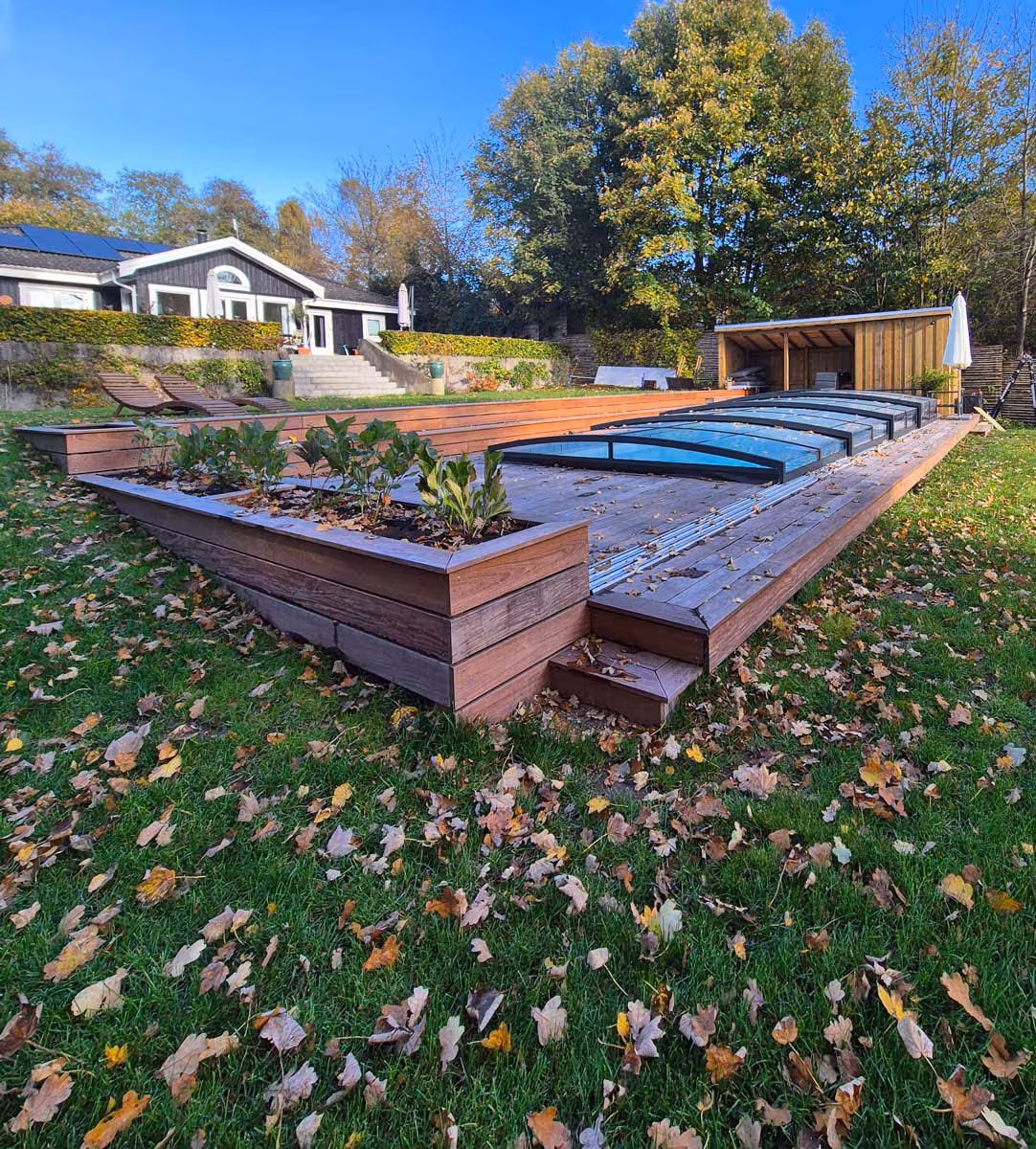 Ipé poolterrasse m. skur og teknikrum — træterrasse i Birkerød