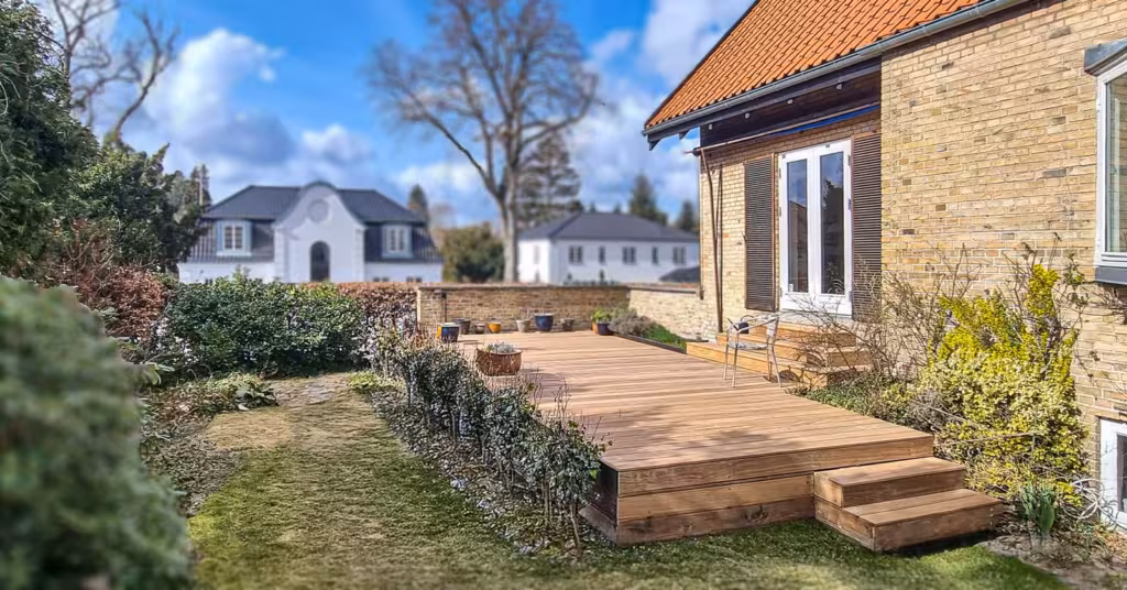 Hævet terrasse i cumaru med proppede skruer billede 4