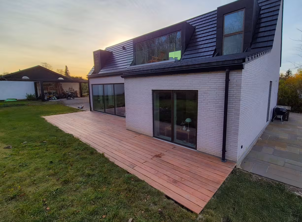 Terrasse i hårdtræ / Cumaru. — træterrasse i Kgs. Lyngby