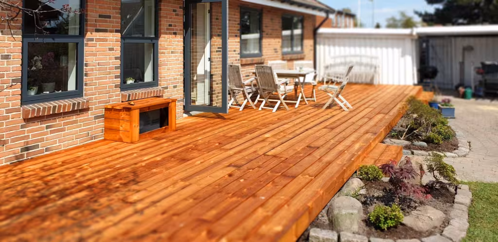 Brunimprægneret fyrretræs terrasse billede 2