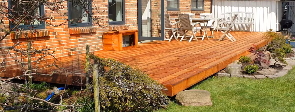 Brunimprægneret fyrretræs terrasse billede 3