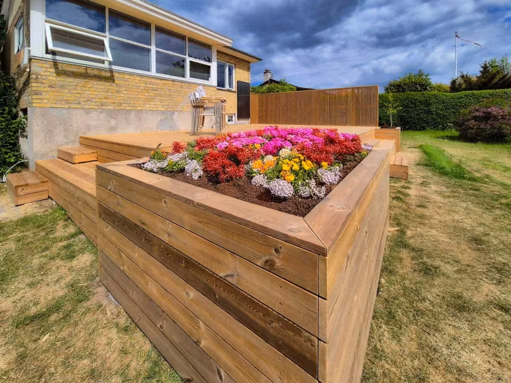 Høj terrasse i Thermowood
